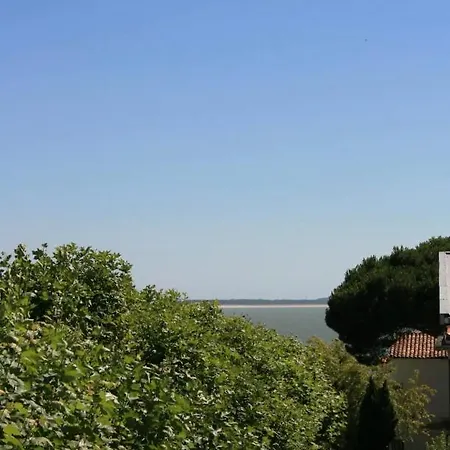 Appartement Superbe T4 à Royan, 2 Minutes à Pied De La Mer. *